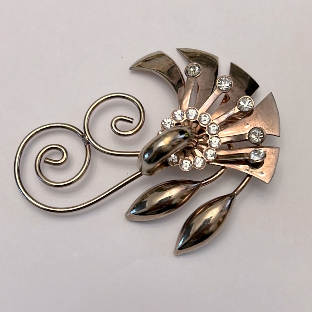 Vintage 1940’s Gold Tone Stylized Flower Brooch w Buds